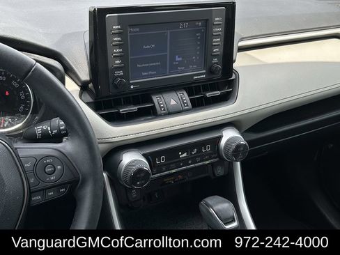 Used 2022 Toyota RAV4 XLE Premium image 17