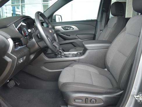 Used 2023 Chevrolet Traverse LT FWD image 4