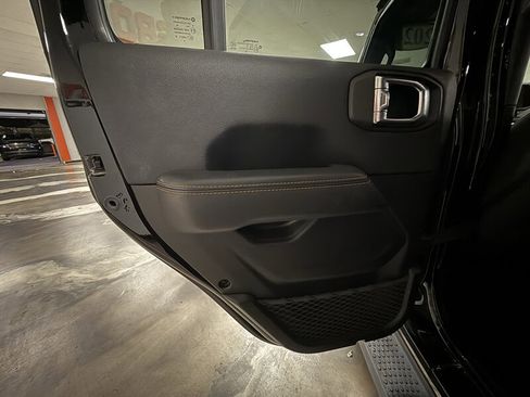 Used 2025 Jeep Wrangler Unlimited Sahara image 31