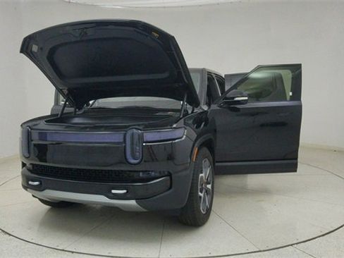 Used 2022 Rivian R1T Adventure image 68