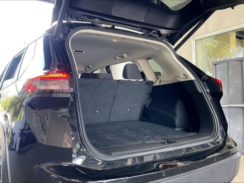 Used 2025 Nissan Rogue SV FWD image 18