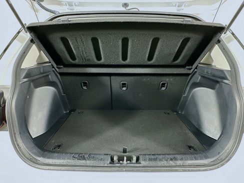 Used 2025 Hyundai Venue SEL image 28