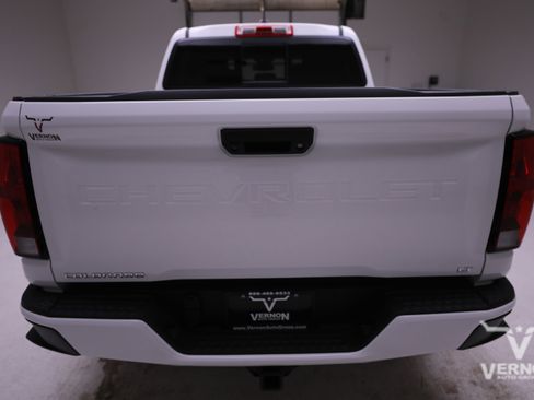Used 2024 Chevrolet Colorado LT w/ LT Convenience Package image 4