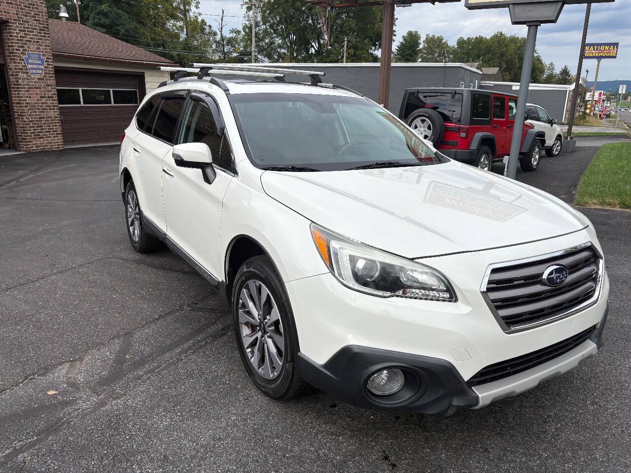 Used 2017 Subaru Outback 3.6R Touring AWD/4WD image 8