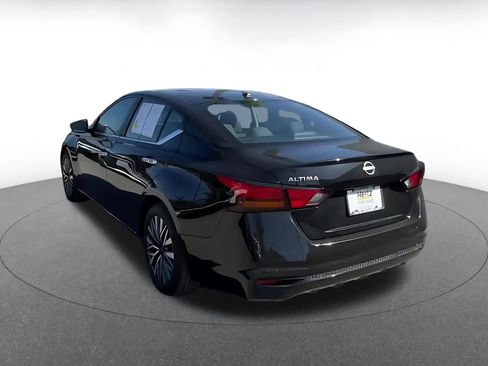 Used 2025 Nissan Altima 2.5 SV image 11