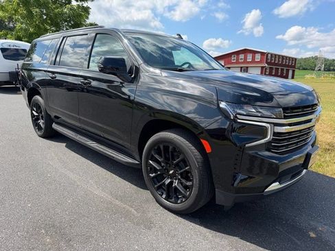 Used 2022 Chevrolet Suburban LT w/ Luxury Package AWD/4WD image 6