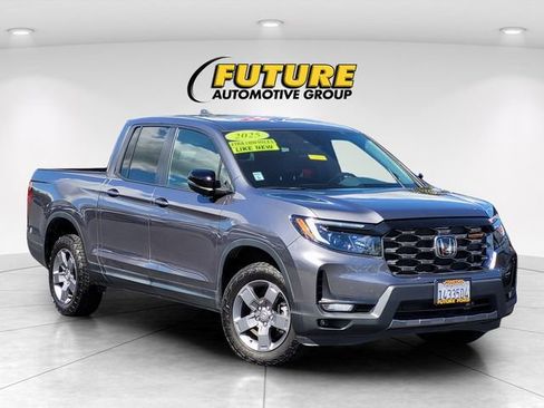 Used 2025 Honda Ridgeline TrailSport image 1
