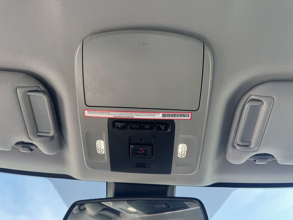 Used 2022 Toyota Camry XLE FWD image 24