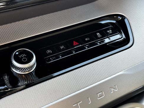 New 2026 Ford Expedition Active image 19