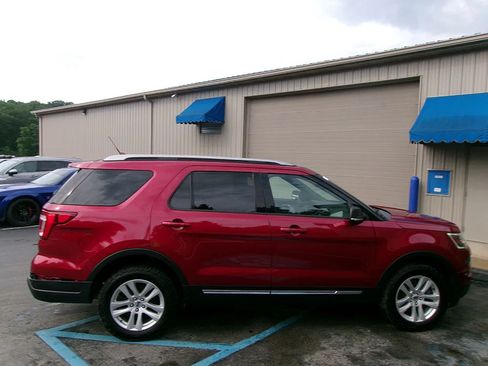 Used 2019 Ford Explorer XLT w/ Equipment Group 202A AWD/4WD image 8