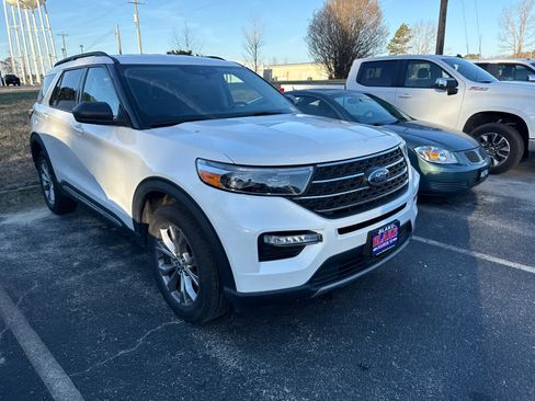 Used 2023 Ford Explorer XLT w/ Equipment Group 202A image 3