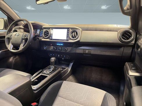Used 2022 Toyota Tacoma TRD Sport w/ Technology Package RWD image 29