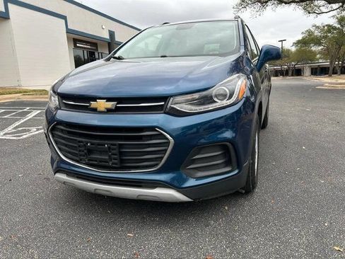 Used 2019 Chevrolet Trax LT w/ LT Convenience Package image 4
