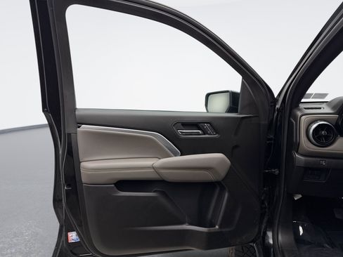 Used 2025 Chevrolet Colorado ZR2 AWD/4WD image 9