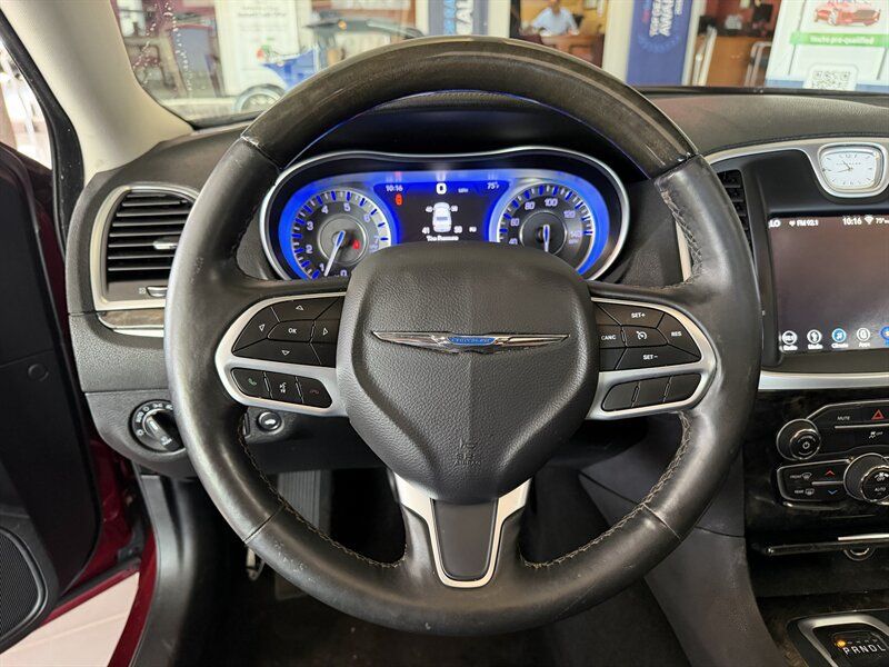 Used 2019 Chrysler 300 Limited RWD image 16