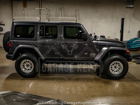 Used 2018 Jeep Wrangler Unlimited Sahara AWD/4WD image 10