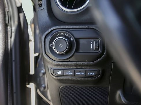 Used 2023 Jeep Wrangler Unlimited Sahara w/ Cold Weather Group AWD/4WD image 23