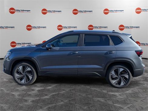New 2026 Volkswagen Taos SE image 8