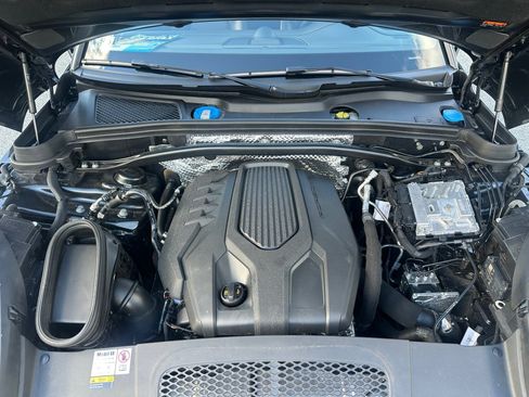 Used 2022 Porsche Macan AWD/4WD image 16