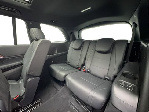 Used 2025 Mercedes-Benz GLS 450 4MATIC image 25