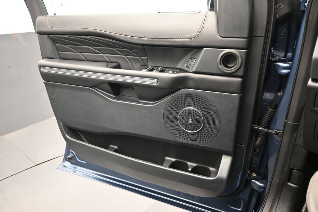 Certified 2020 Ford Expedition Platinum AWD/4WD image 6