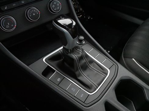 Certified 2024 Volkswagen Jetta Sport image 24