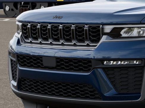 New 2026 Jeep Grand Cherokee Limited w/ Limited Altitude Package AWD/4WD image 11