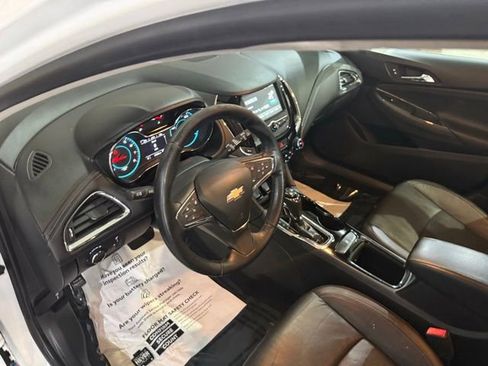 Used 2018 Chevrolet Cruze Premier FWD image 12