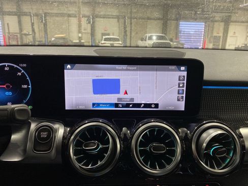 Used 2023 Mercedes-Benz EQB 300 4MATIC image 7