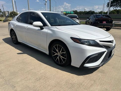 Used 2022 Toyota Camry SE w/ Convenience Package FWD image 9