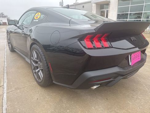 Used 2025 Ford Mustang Coupe image 9