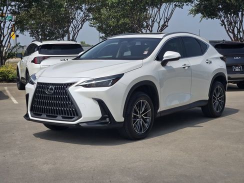 Used 2024 Lexus NX 250 FWD image 2
