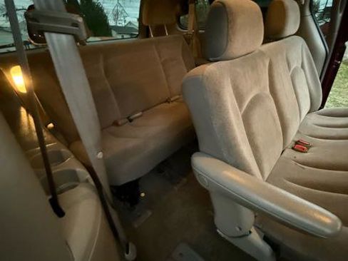 Used 2002 Chrysler Town & Country LX image 11