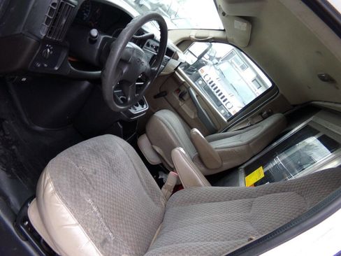 Used 2007 GMC Savana 3500 image 12