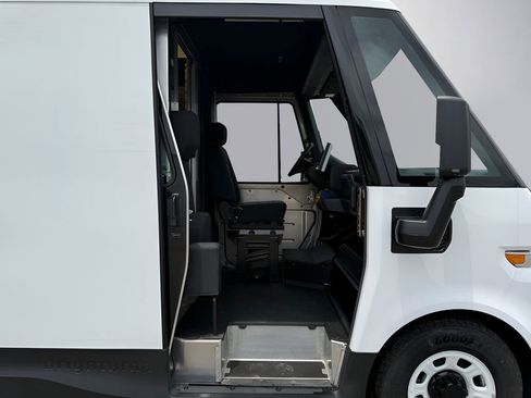 Used 2024 Chevrolet Brightdrop 600 w/ Battery Pack, Max Range AWD/4WD image 9