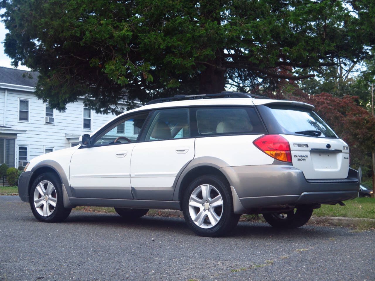 Used 2005 Subaru Outback 3.0R Limited AWD/4WD image 3