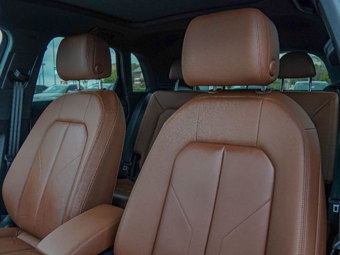 Certified 2025 Audi Q3 2.0T Premium Plus w/ Premium Plus Package image 9