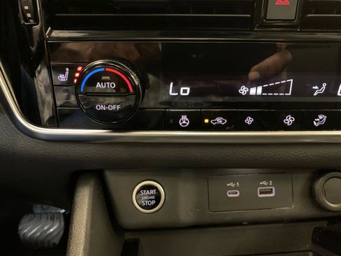 Used 2021 Nissan Rogue SV w/ Premium Package image 30