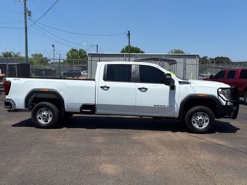 Used 2023 GMC Sierra 2500 Pro w/ Convenience Package AWD/4WD image 3