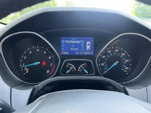 Used 2014 Ford Focus SE w/ Equipment Group 201A FWD image 14