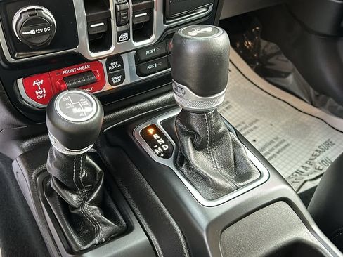 Used 2024 Jeep Wrangler Unlimited Rubicon image 19