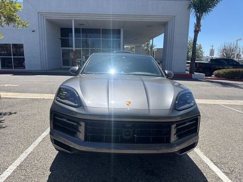 Used 2024 Porsche Cayenne Coupe image 4