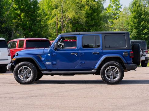 Used 2018 Jeep Wrangler Unlimited Sahara w/ Dual Top Group AWD/4WD image 8