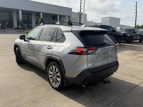Used 2021 Toyota RAV4 XLE Premium FWD image 7