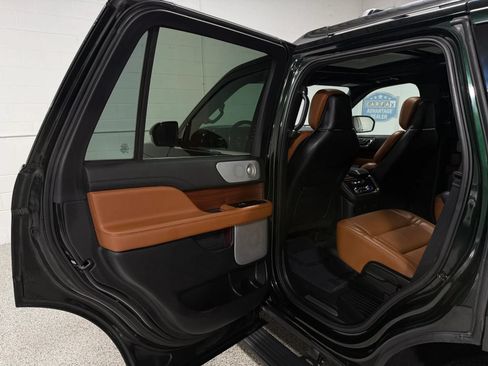 Used 2021 Lincoln Navigator Reserve w/ Luxury Package AWD/4WD image 49