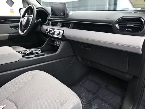 Used 2023 Honda Pilot LX image 43