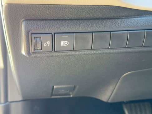 Used 2022 Toyota Corolla LE image 18