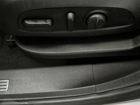 Used 2019 Chevrolet Equinox LT image 18