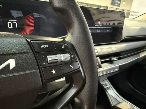 Used 2025 Kia K4 LXS image 12