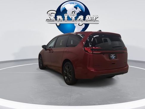 New 2026 Chrysler Pacifica Select image 2